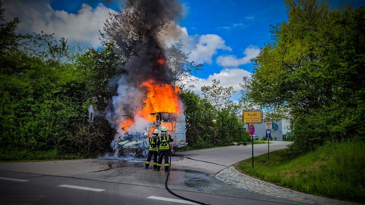 Wohnmobil in Vollbrand